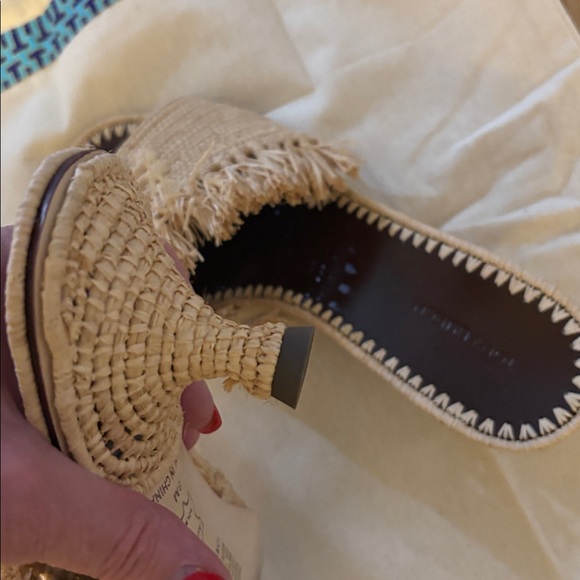 Tory Burch slide on sandals. With box size 8. - Picture 5 of 5